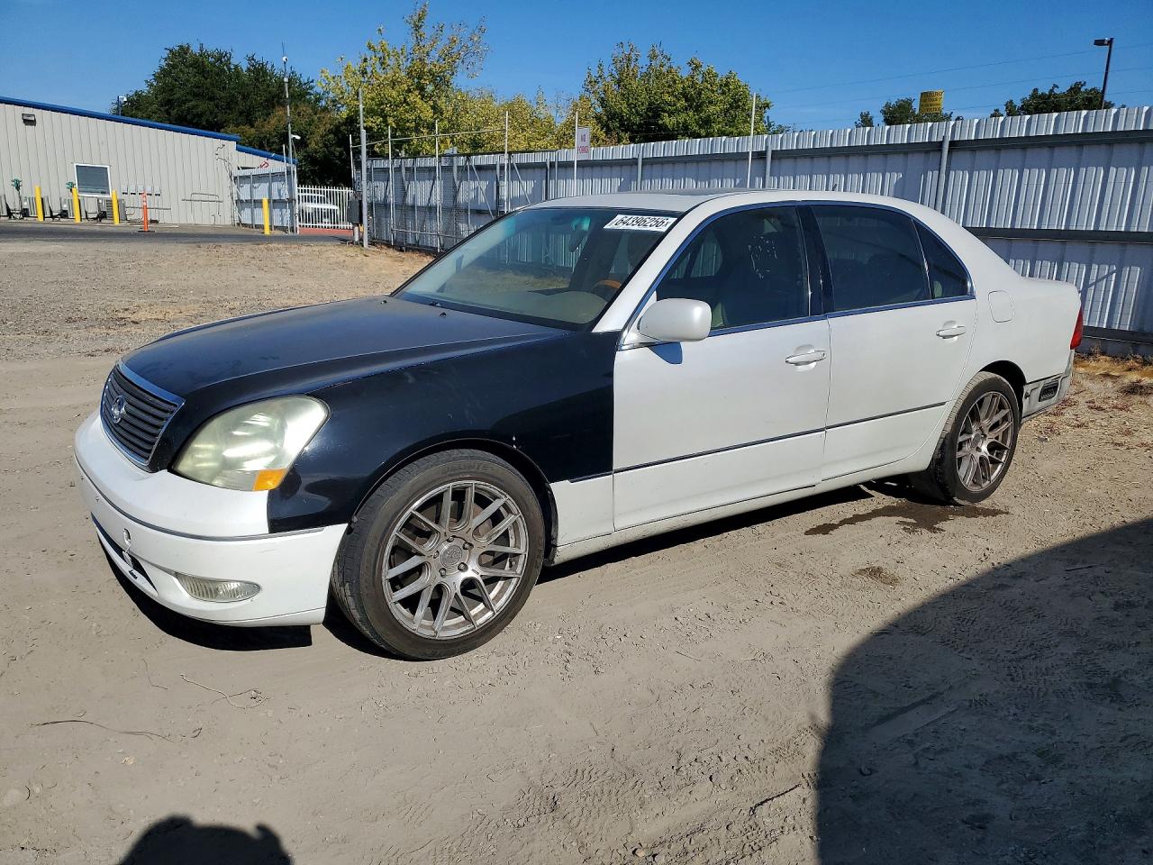 2002 Lexus LS 430, VIN JTHBN30F920053247 — Зад