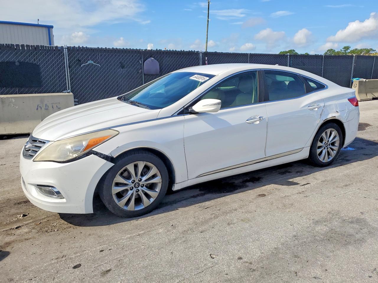 2014 Hyundai Azera Limited, VIN KMHFH4JG8EA406501 — Rear end