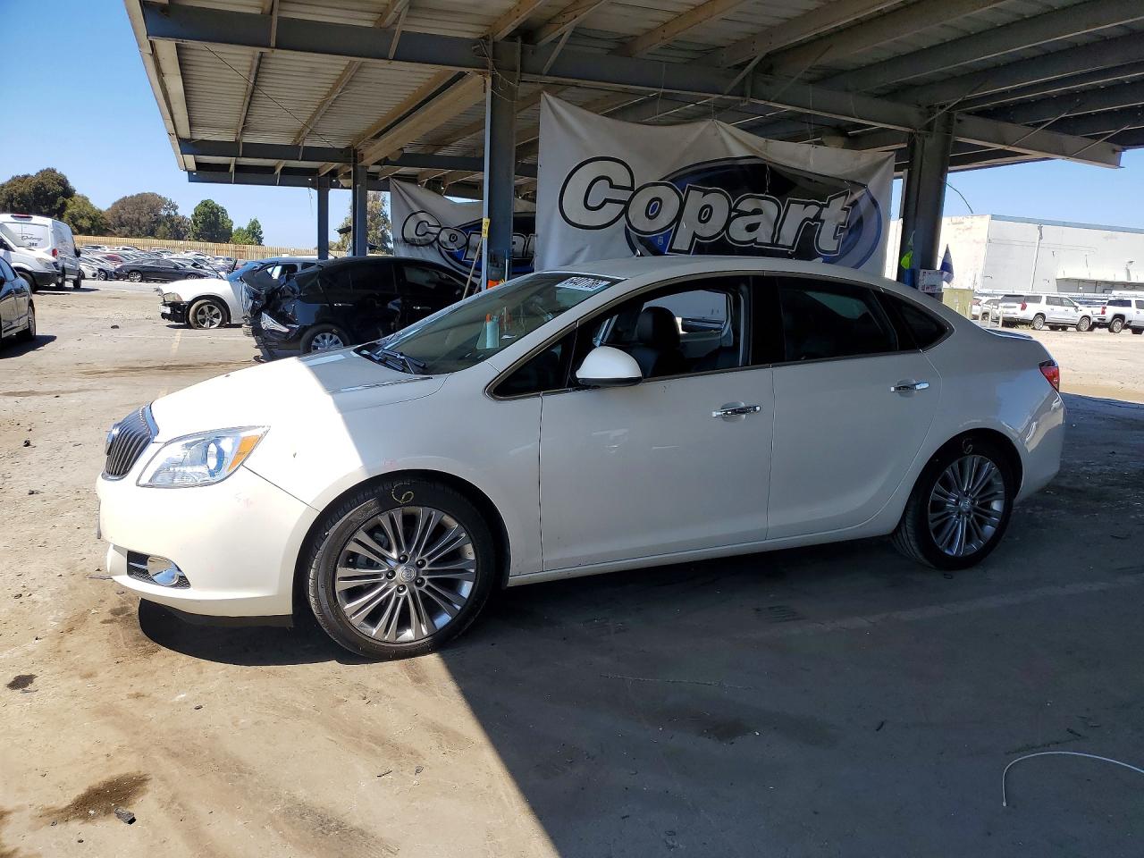 2014 Buick Verano Premium Group, VIN 1G4PT5SV2E4114895 — Бок