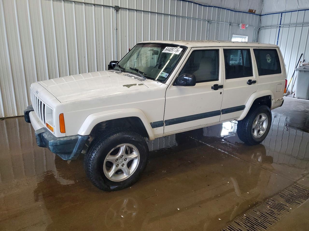 2001 Jeep Cherokee Sport, VIN 1J4FF48SX1L515622 — Rear end