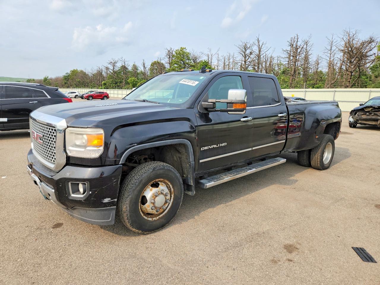 2016 GMC Sierra 3500HD Denali, VIN 1GT42YE81GF116453 — Front end