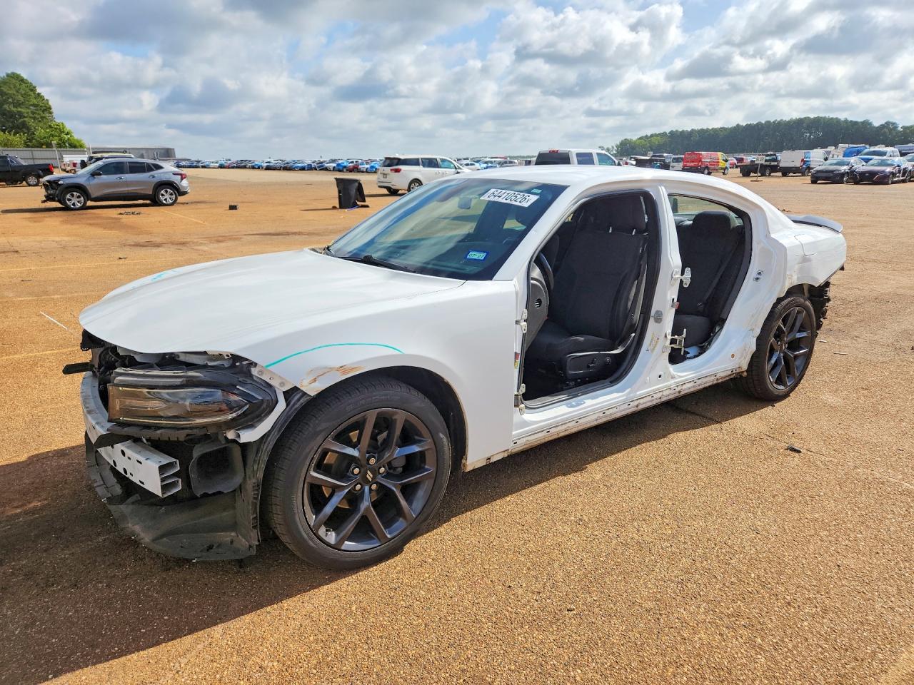 2019 Dodge Charger SXT, VIN 2C3CDXBG9KH615427 — Side