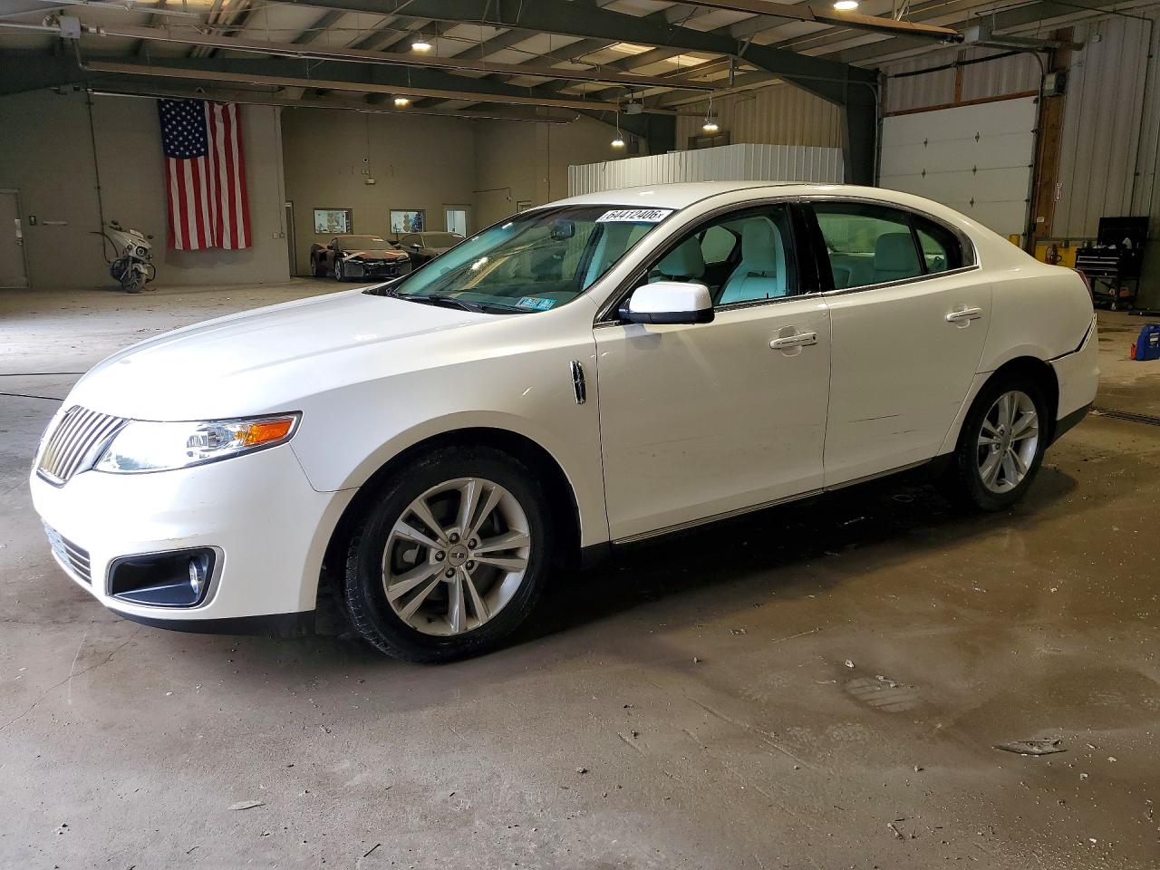 2009 Lincoln MKS, VIN 1LNHM93R19G609507 — Зад