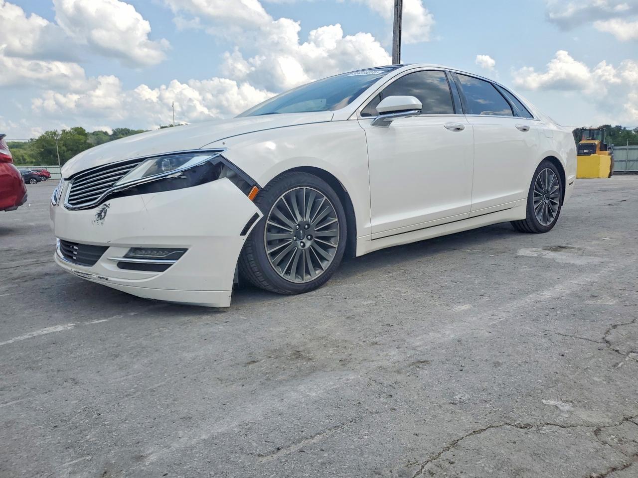 2015 Lincoln MKZ, VIN 3LN6L2J94FR617707 — Front end
