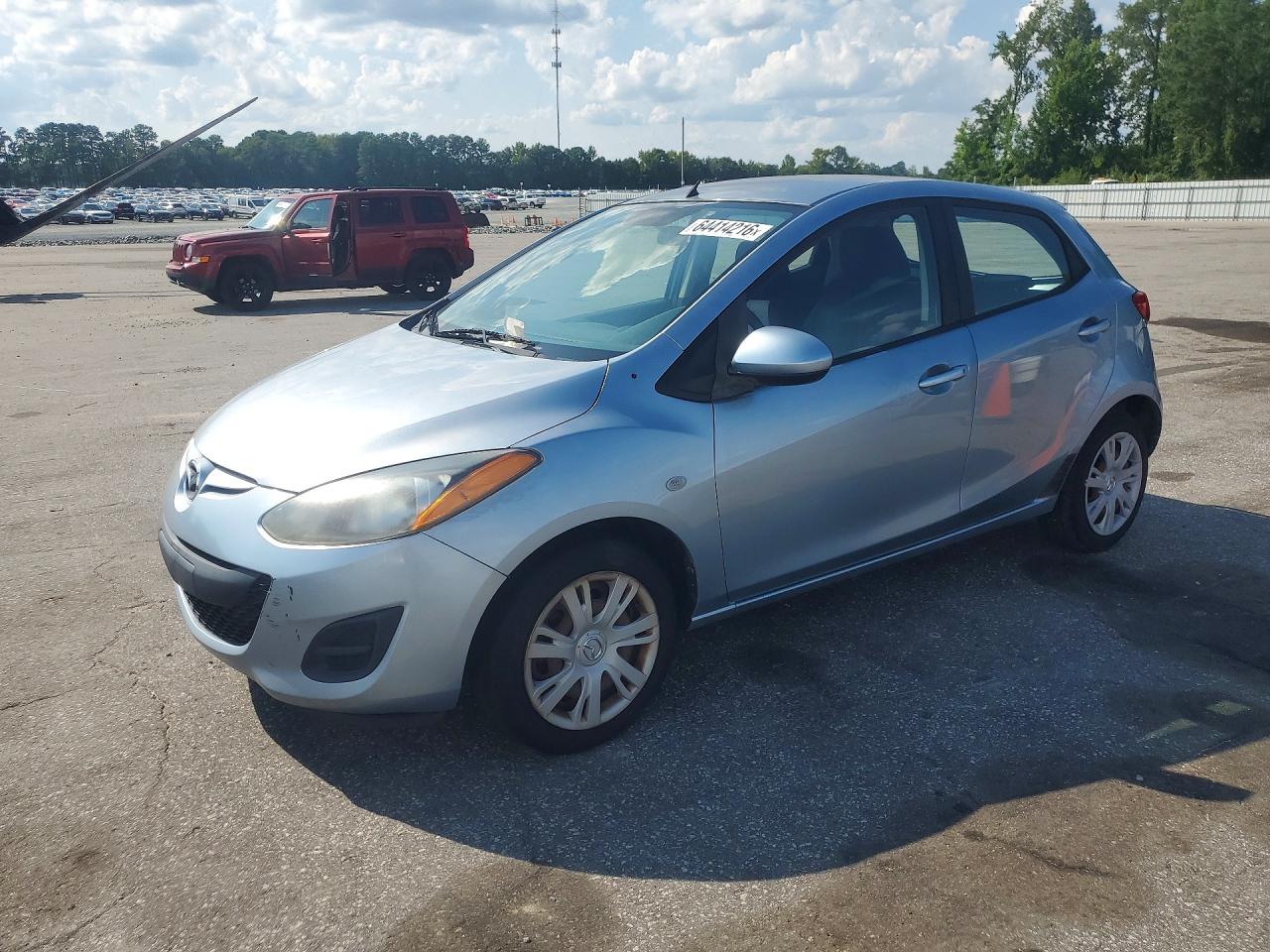2013 Mazda 2 Sport, VIN JM1DE1KY0D0155780 — Перед
