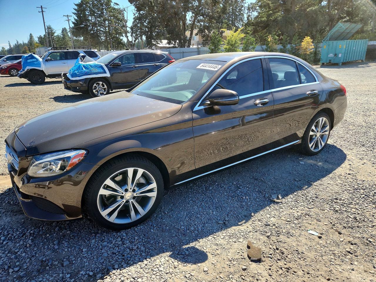 2016 Mercedes-Benz C 300, VIN 55SWF4KB5GU135077 — Бок