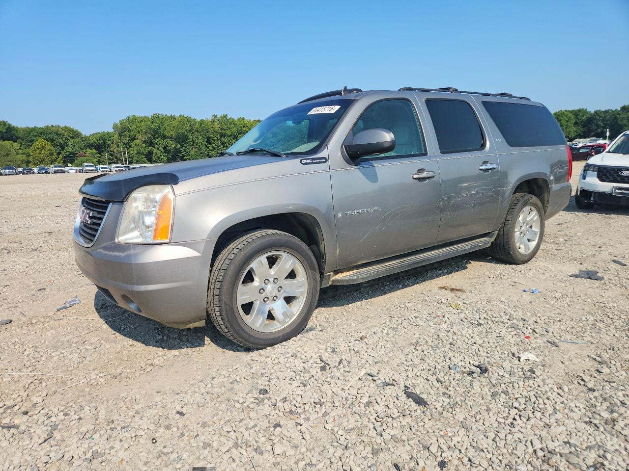 2008 GMC Yukon XL SLT 4SB, VIN 1GKFC16J78R164736 — Перед