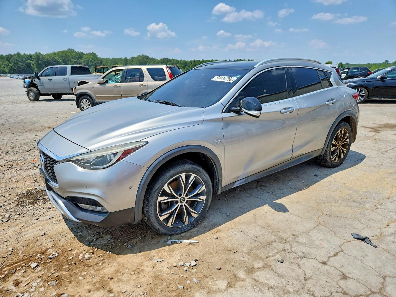 2017 Infiniti QX30 Premium, VIN SJKCH5CR6HA022634 — Мелкие вмятины и царапины
