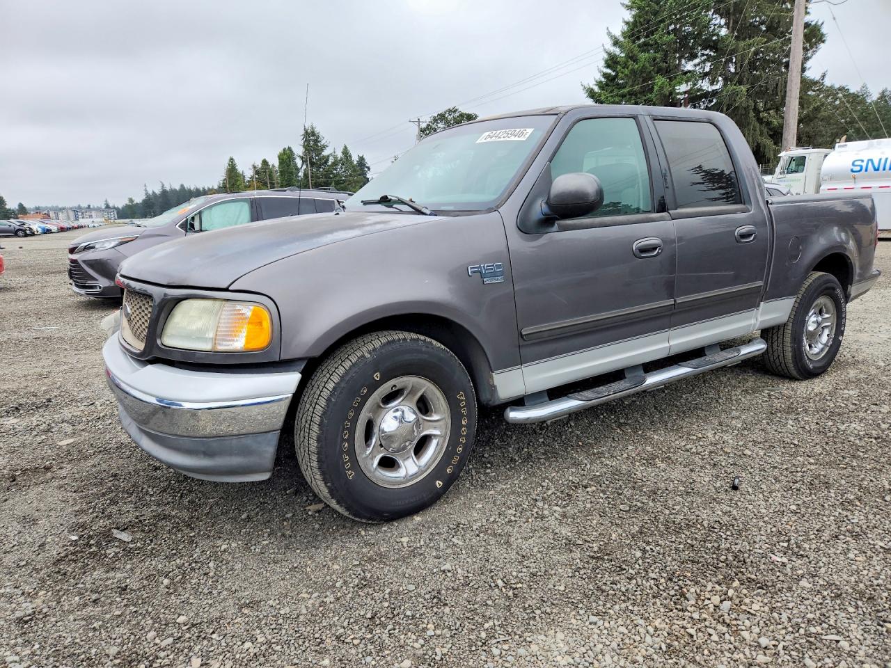 2003 Ford F-150 XLT, VIN 1FTRW07663KD57997 — Перед