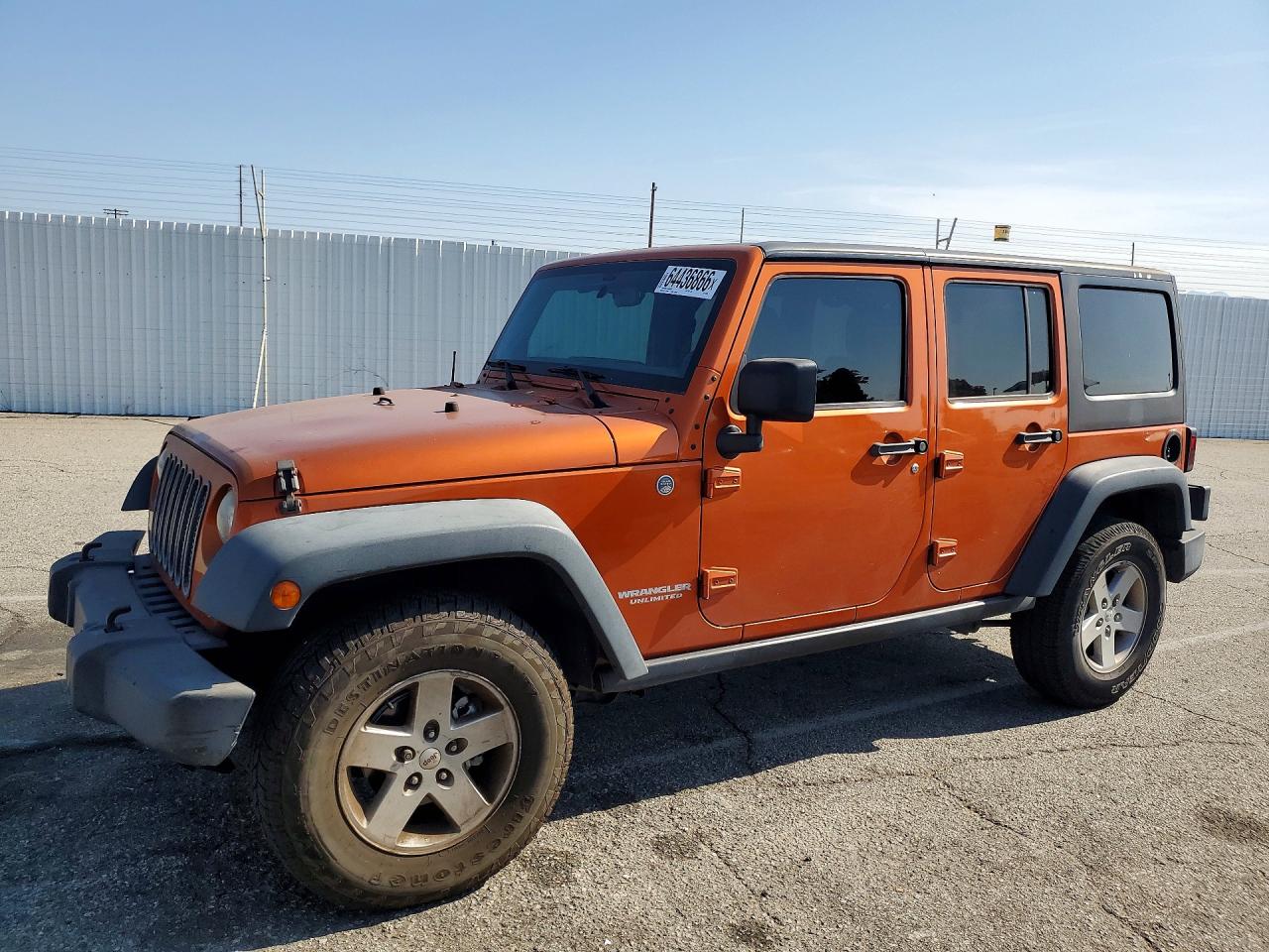 2011 Jeep Wrangler Unlimited Sport, VIN 1J4HA3H13BL520624 — Бок