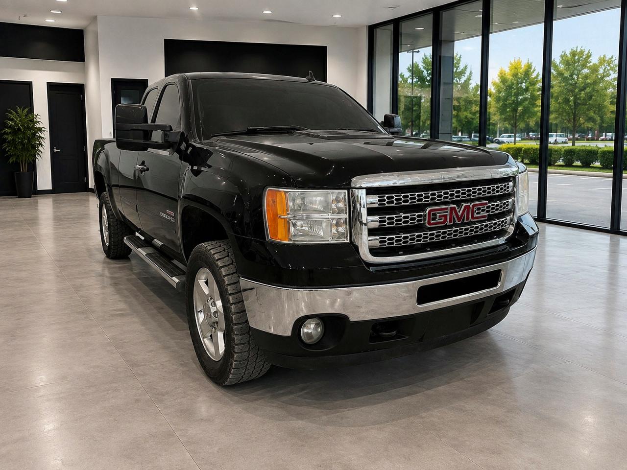 2011 GMC Sierra 2500HD SLE, VIN 1GT220C81BZ381621 — Minor dents and scratches