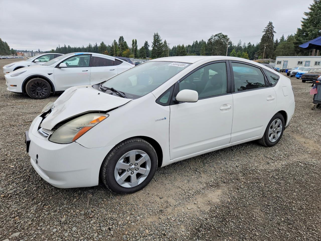 2008 Toyota Prius, VIN JTDKB20U283310422 — Front end