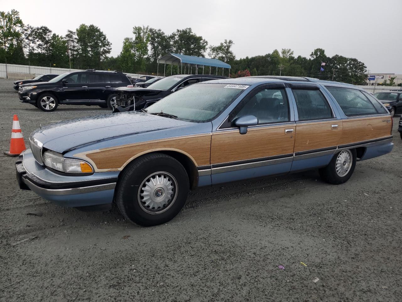 1992 Buick Roadmaster, VIN 1G4BR8374NW401556 — Side