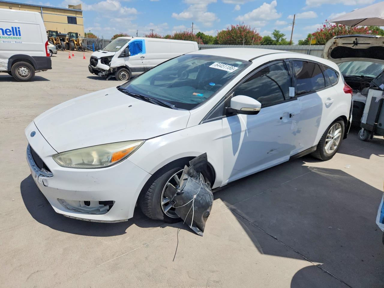 2015 Ford Focus SE, VIN 1FADP3K24FL262890 — Side