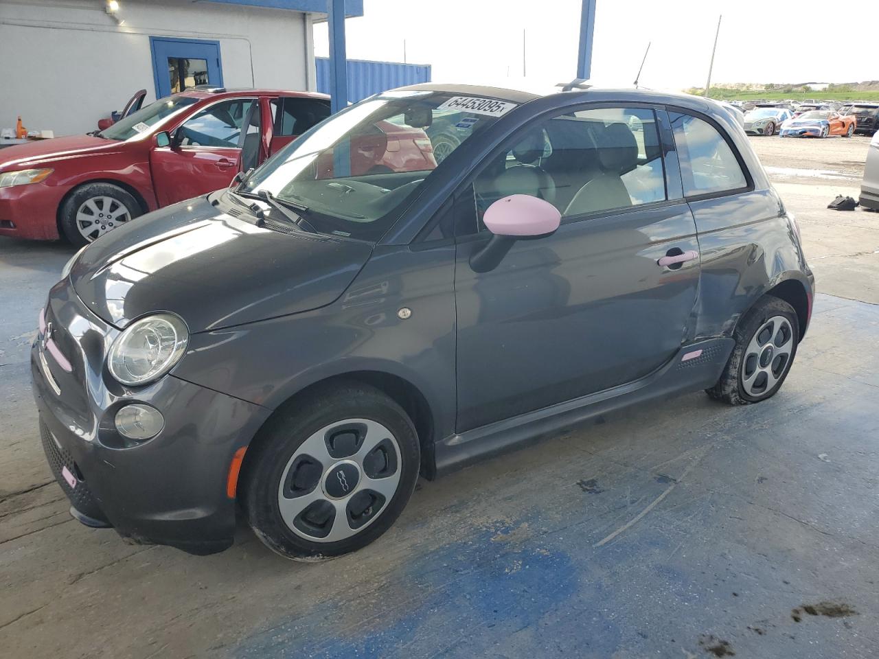 2015 FIAT 500e, VIN 3C3CFFGE7FT695626 — Side