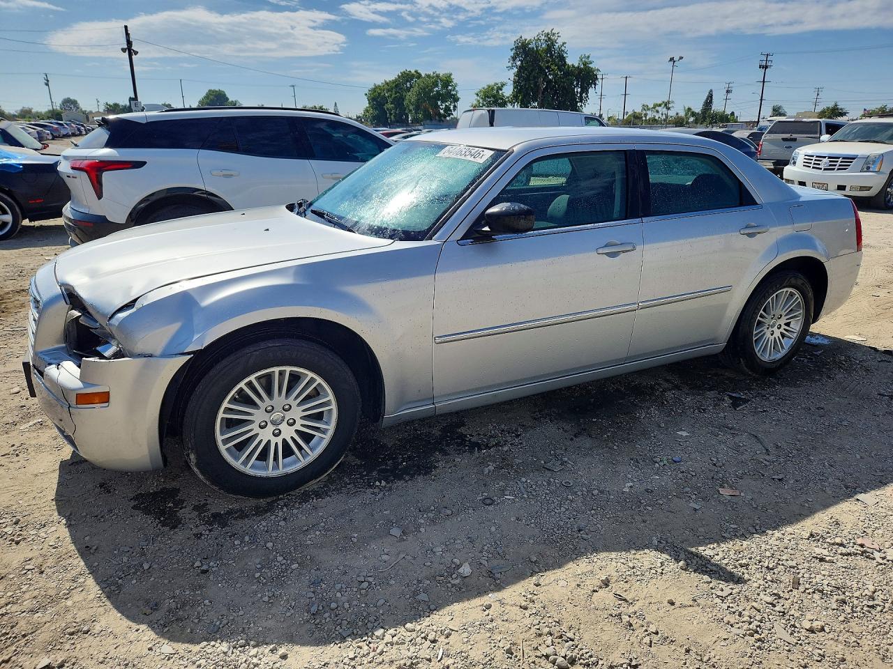 2009 Chrysler 300 LX, VIN 2C3KA43D09H598325 — Front end