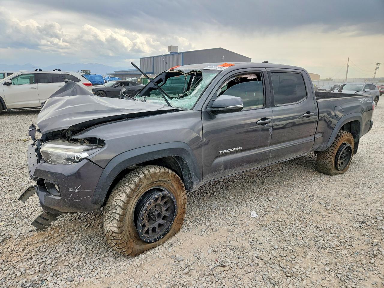 2020 Toyota Tacoma TRD Off Road, VIN 3TMDZ5BN8LM082980 — Опрокидывание