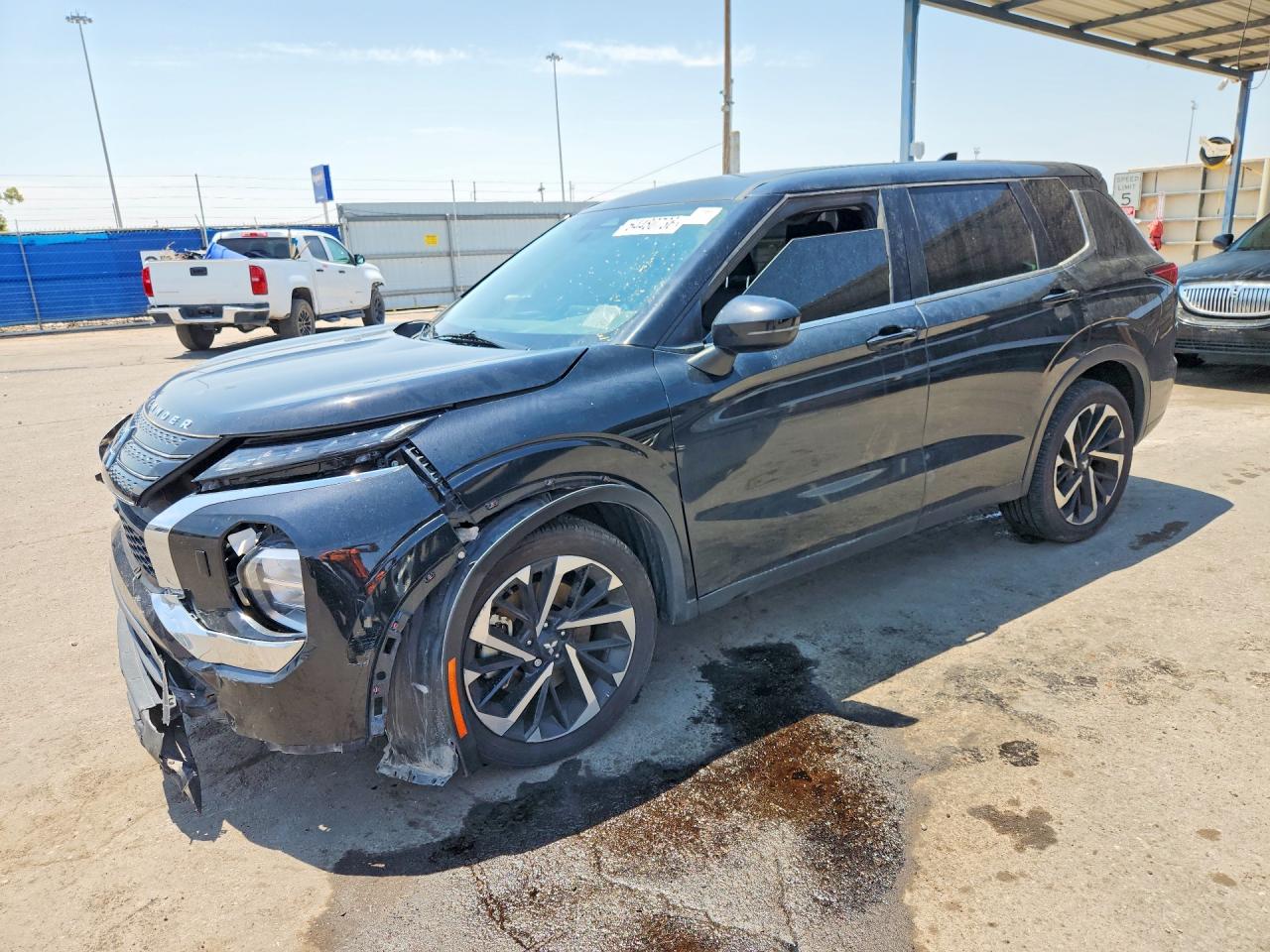2022 Mitsubishi Outlander ES, VIN JA4J4TA89NZ064162 — Бок