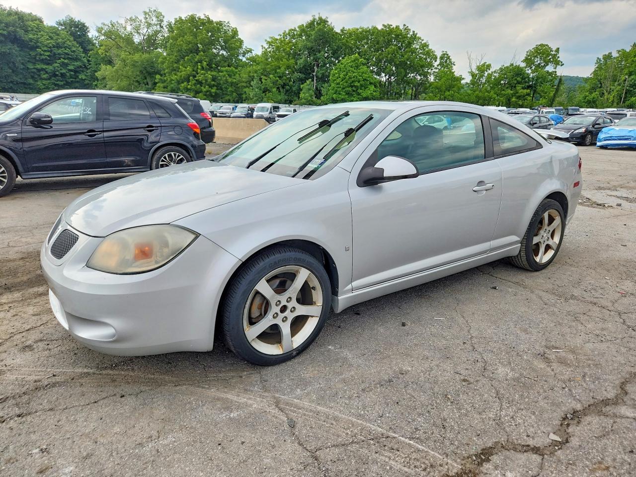 2007 Pontiac G5 GT, VIN 1G2AN15B977152256 — Front end