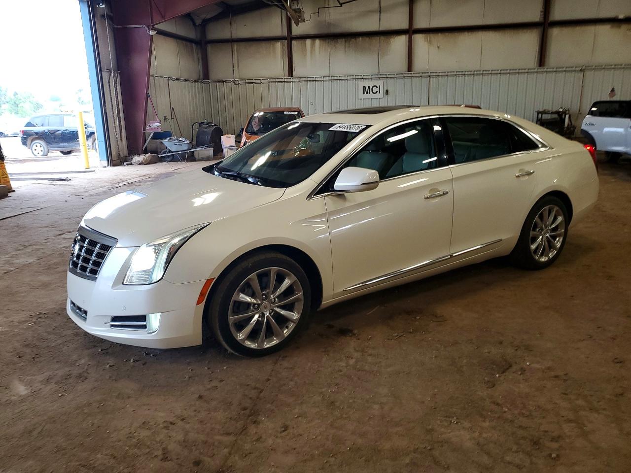 2013 Cadillac XTS Luxury, VIN 2G61P5S36D9115012 — Minor dents and scratches
