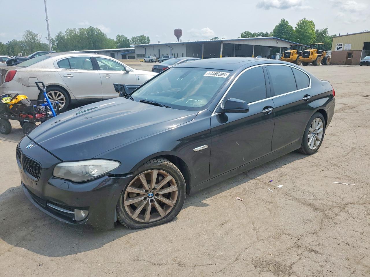 2011 BMW 5 Series 535i xDrive, VIN WBAFU7C51BC875911 — Бок