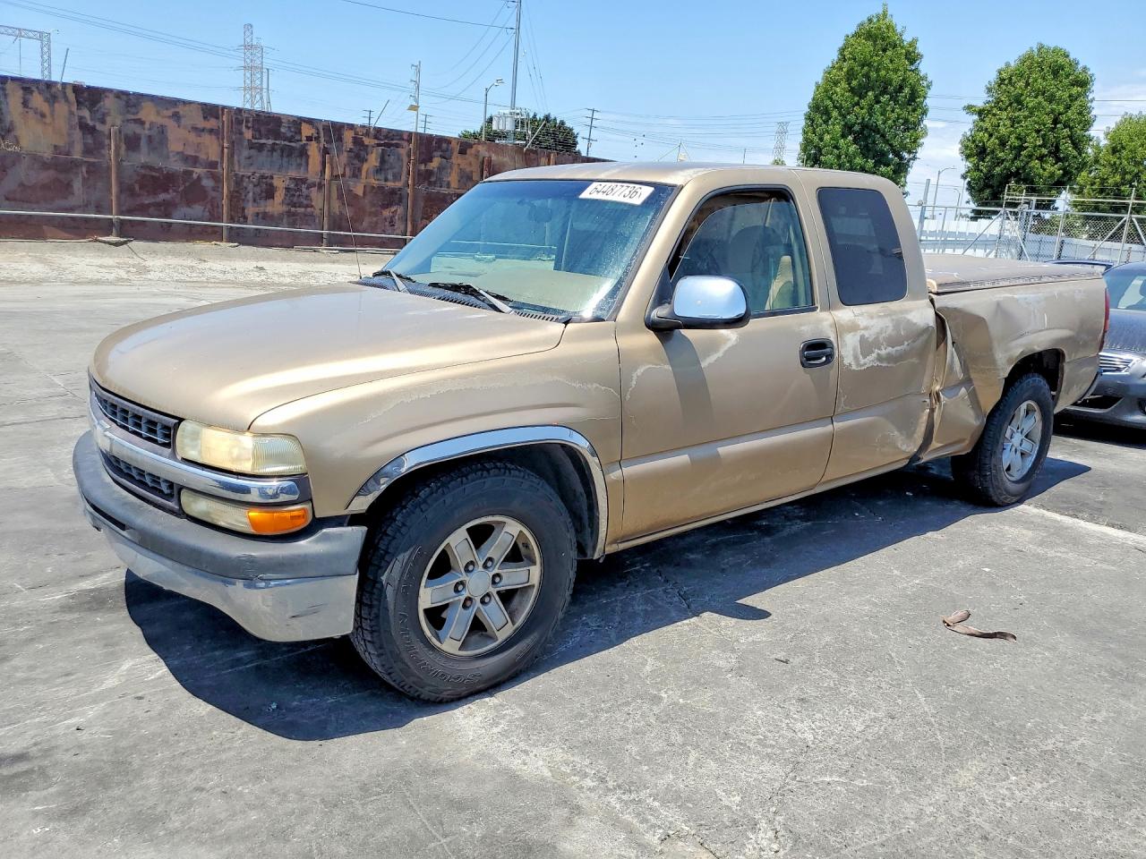 2000 Chevrolet Silverado 1500 LS, VIN 2GCEC19TXY1161584 — Бок