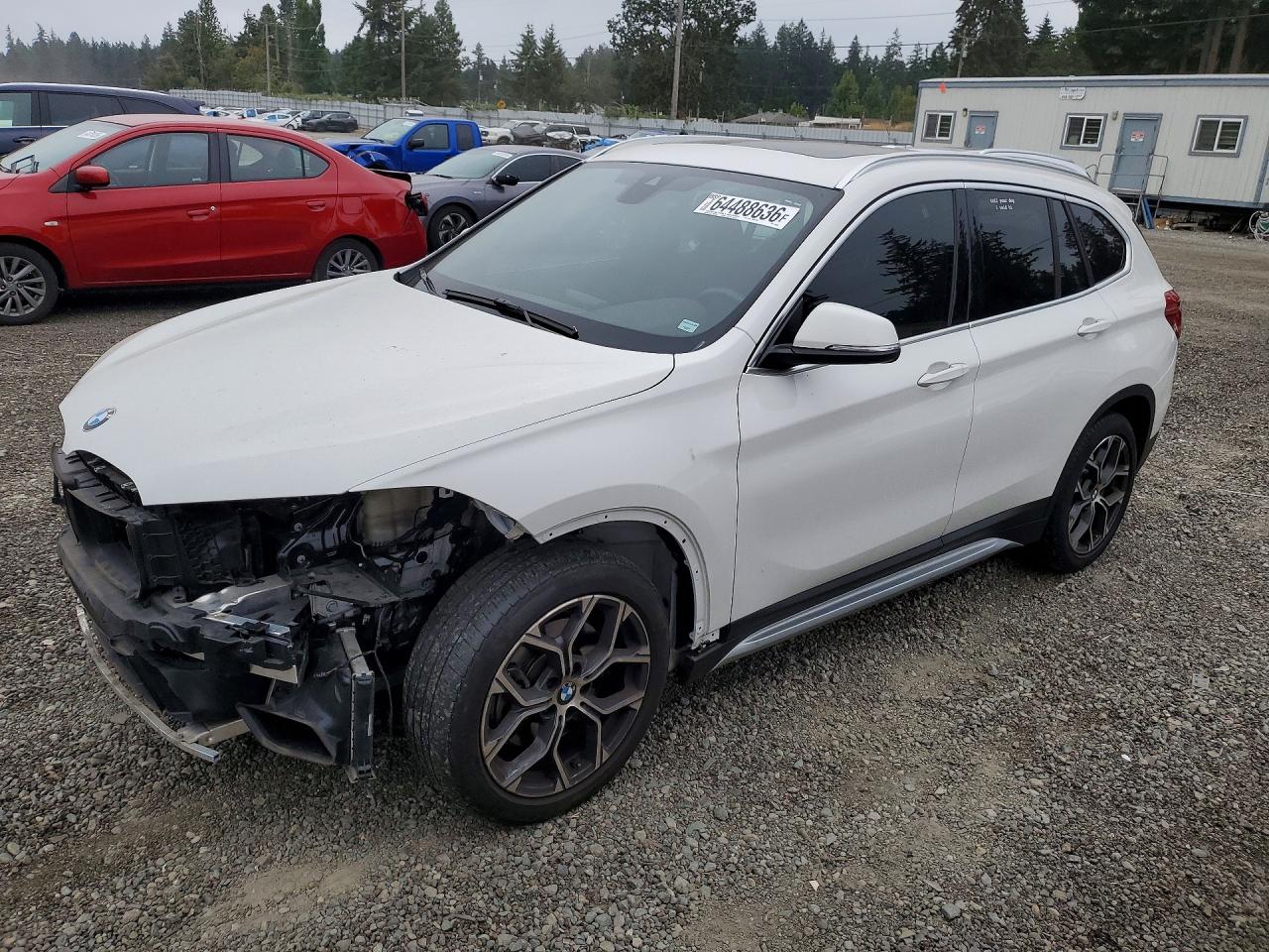 2020 BMW X1 xDrive28i, VIN WBXJG9C03L5P89450 — Перед