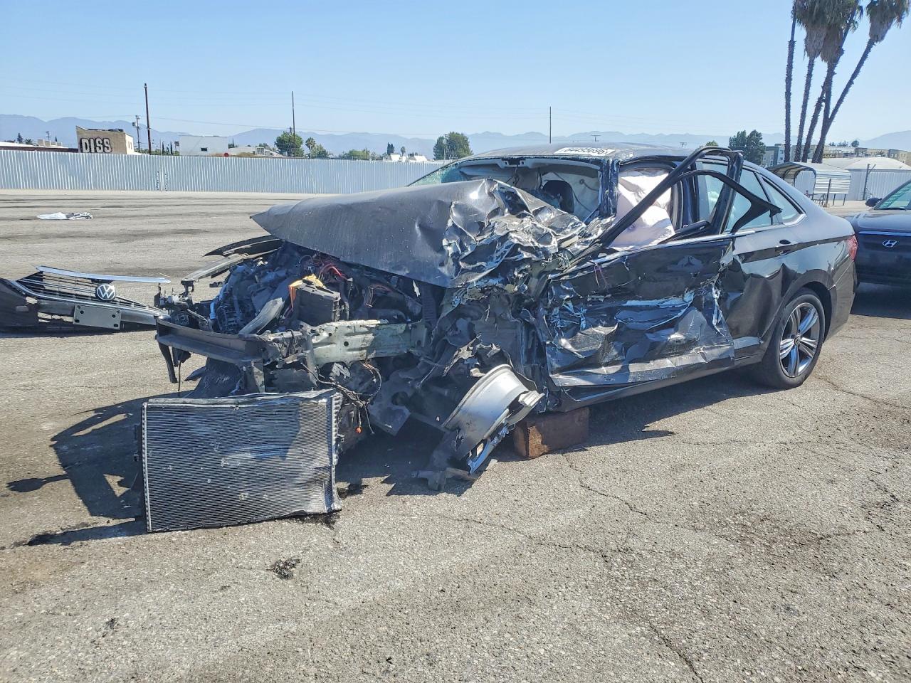 2024 Volkswagen Jetta SE, VIN 3VWEM7BUXRM041715 — Front end