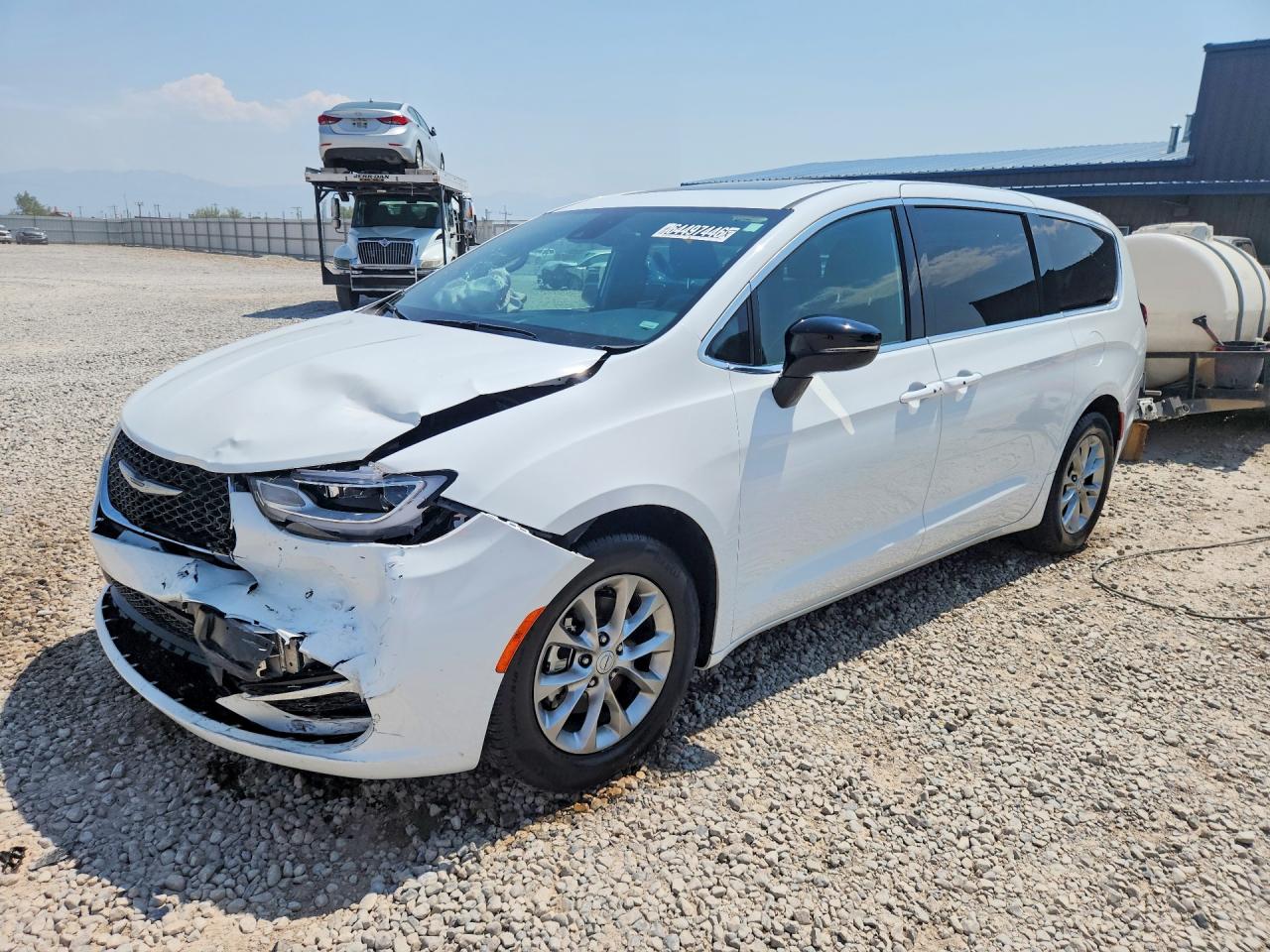 2026 Chrysler Pacifica Limited, VIN 2C4RC1GG5TR189987 — Front end