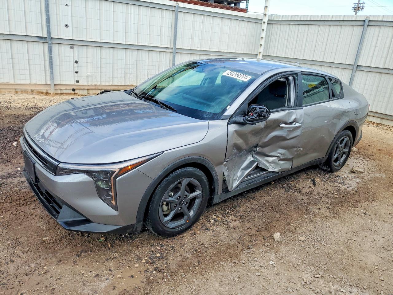 2025 Kia K4 LXS, VIN 3KPFT4DE7SE090014 — Бок