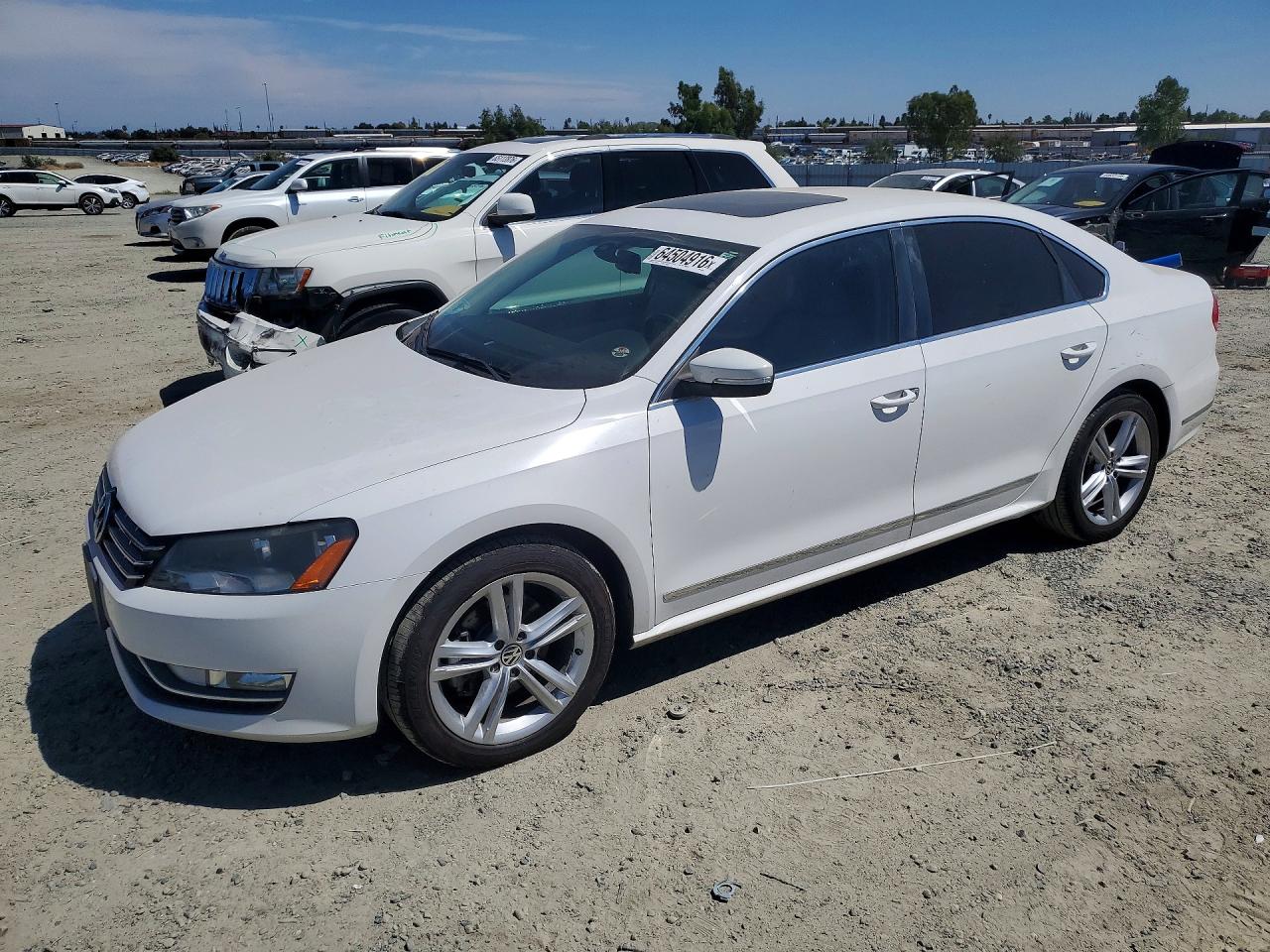 2012 Volkswagen Passat SEL Premium, VIN 1VWCM7A39CC079431 — Мелкие вмятины и царапины
