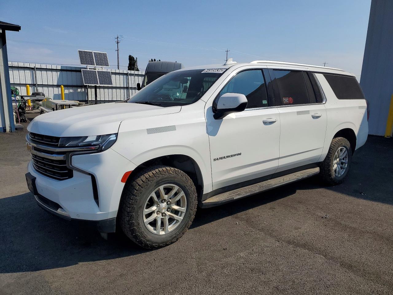 2023 Chevrolet Suburban LT, VIN 1GNSKCKD7PR130567 — Мелкие вмятины и царапины