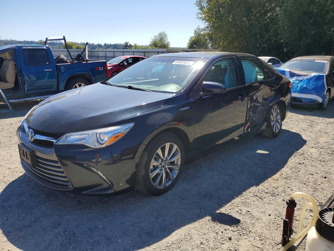 2016 Toyota Camry XLE, VIN 4T1BD1FK1GU186318 — Side