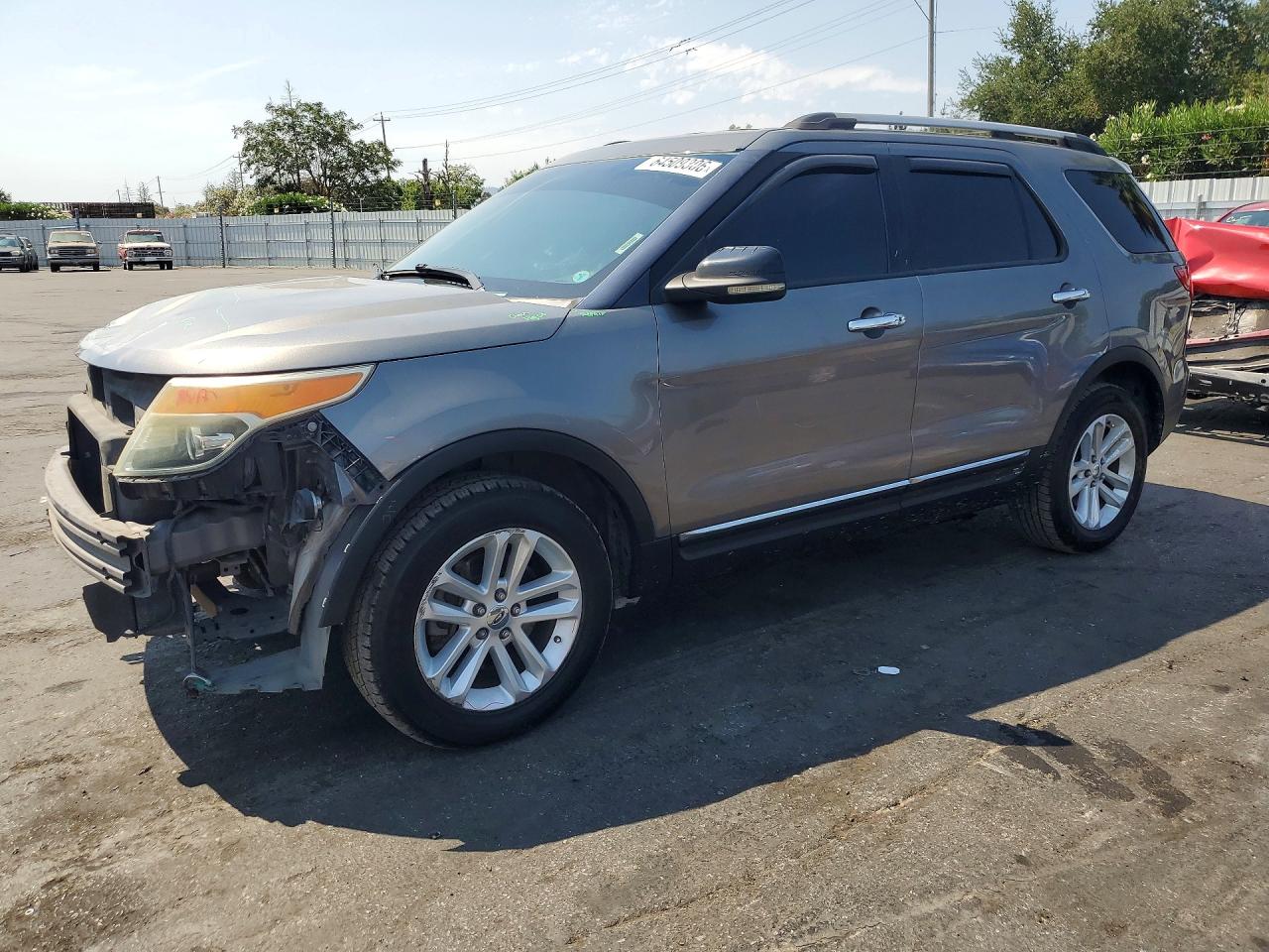 2011 Ford Explorer XLT, VIN 1FMHK8D85BGA94071 — Перед