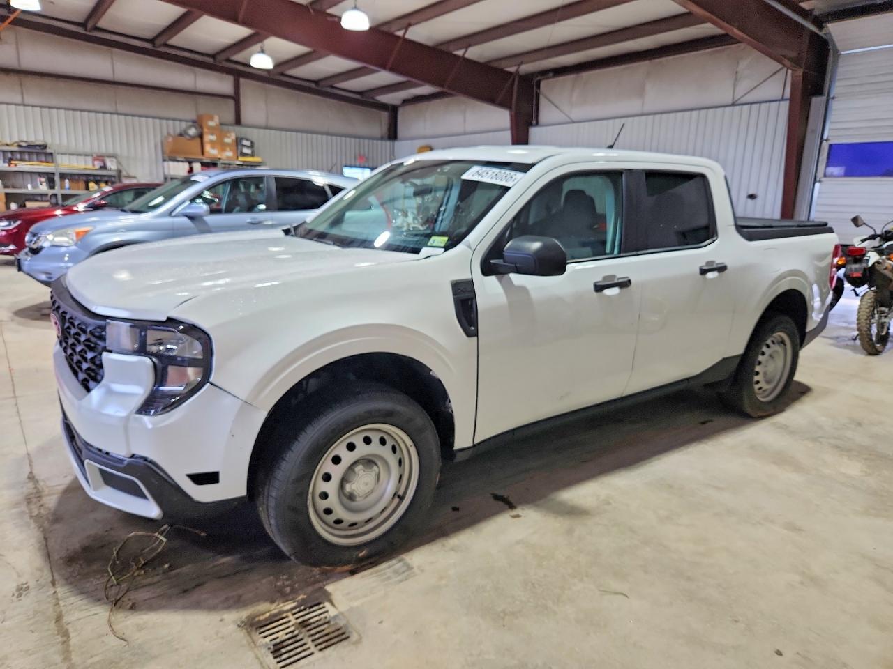 2024 Ford Maverick XL, VIN 3FTTW8A34RRA55339 — Front end