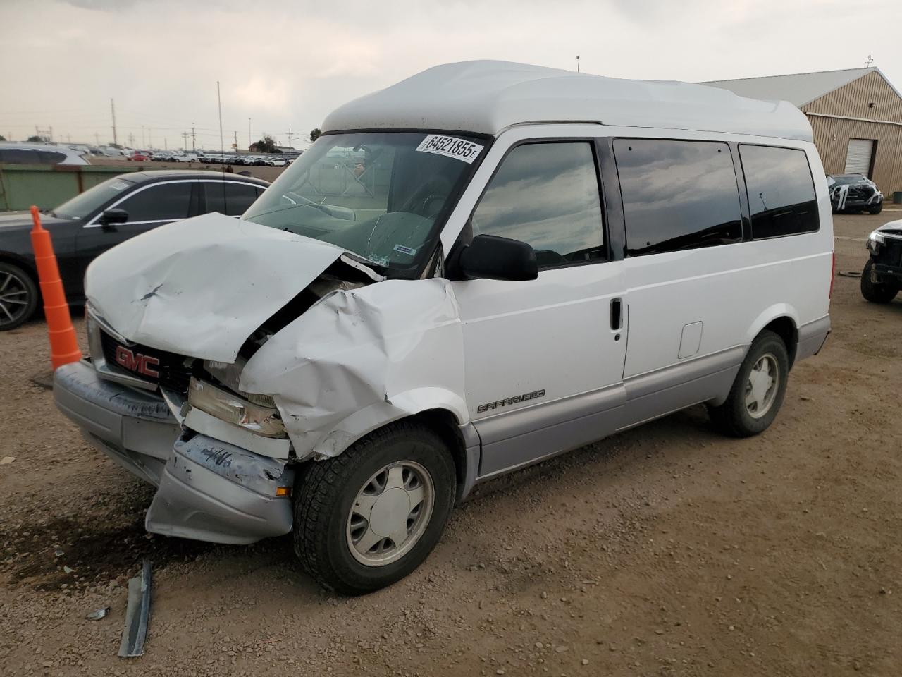 1998 GMC Safari, VIN 1GKEL19W9WB513226 — Front end