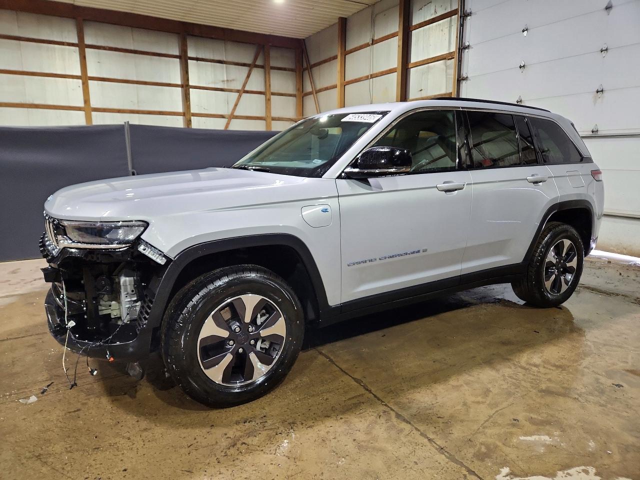 2024 Jeep Grand Cherokee, VIN 1C4RJYB60RC181570 — Front end