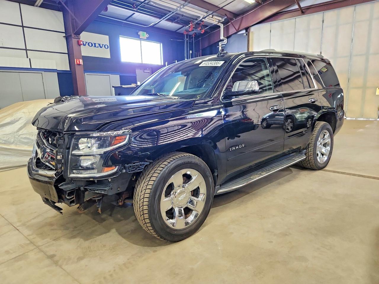 2017 Chevrolet Tahoe Premier, VIN 1GNSKCKC9HR285968 — Перед
