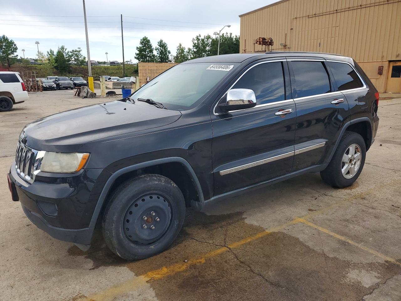 2013 Jeep Grand Cherokee Laredo, VIN 1C4RJFAG4DC583535 — Front end