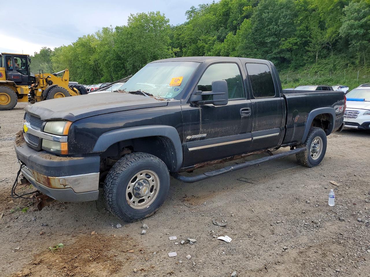 2004 Chevrolet Silverado 2500HD LS, VIN 1GCHK29UX4E278816 — Minor dents and scratches