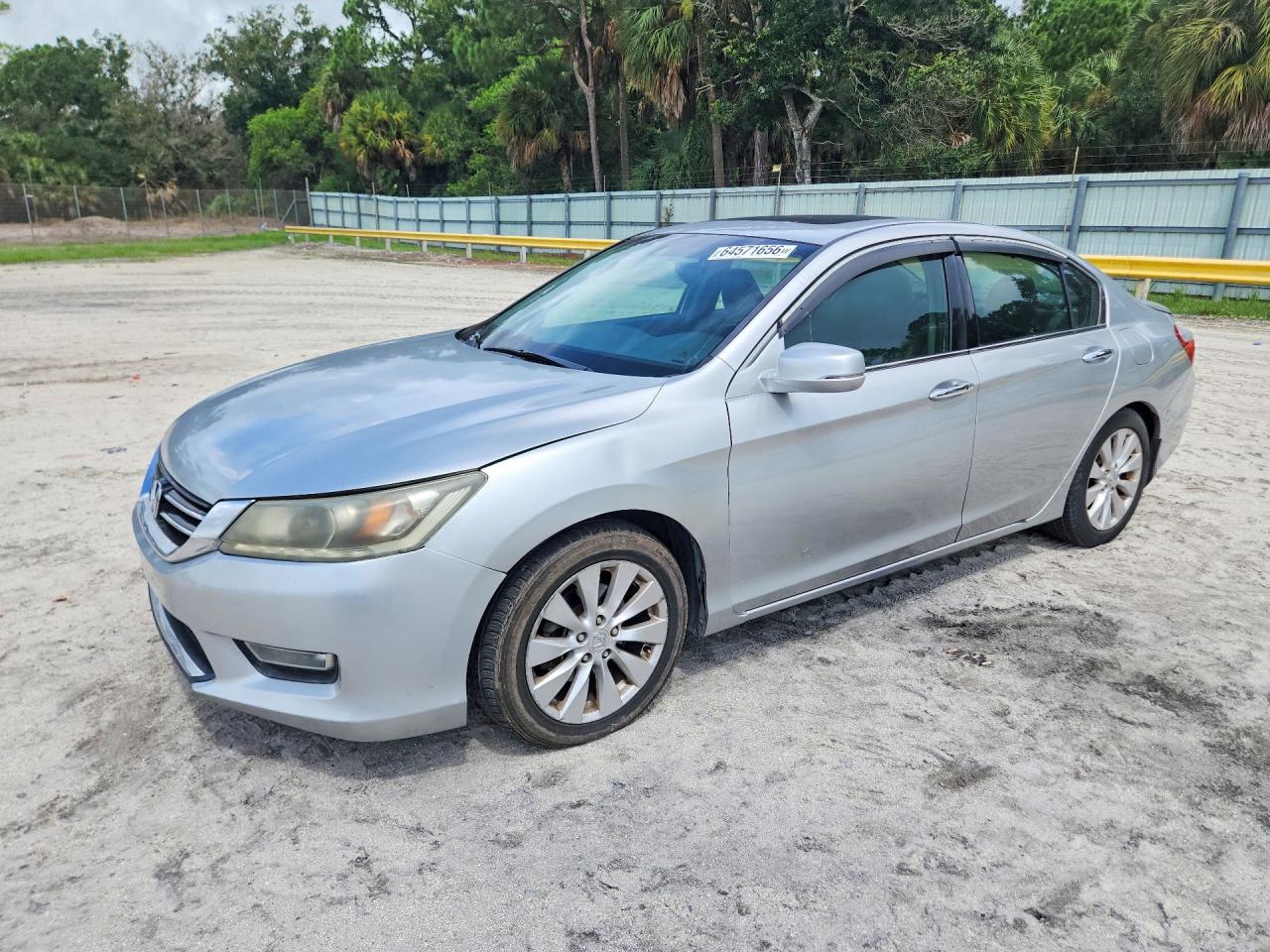 2013 Honda Accord EX-L, VIN 1HGCR3F83DA002828 — Minor dents and scratches
