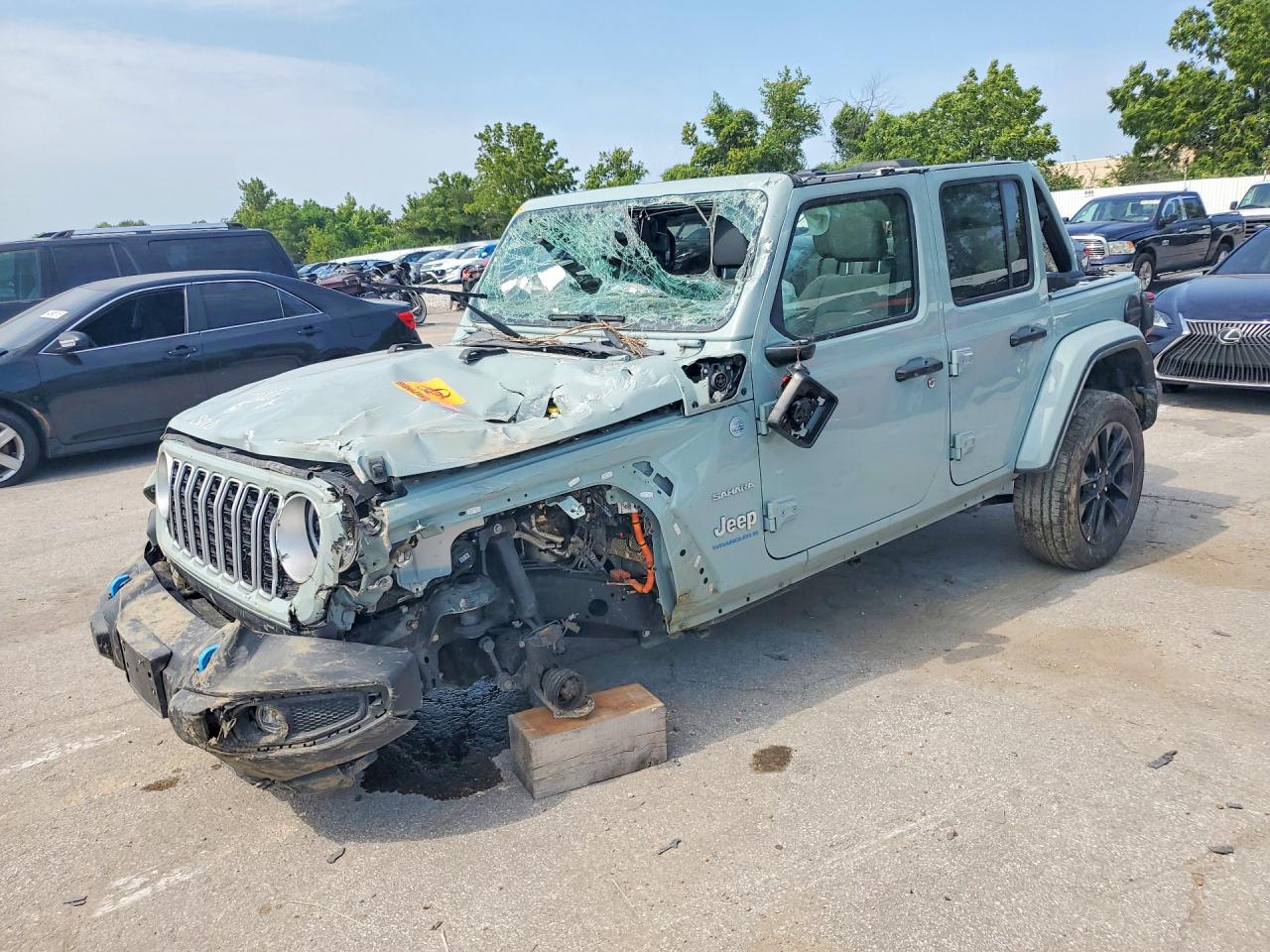 2024 Jeep Wrangler Sahara, VIN 1C4RJXP62RW276875 — Опрокидывание