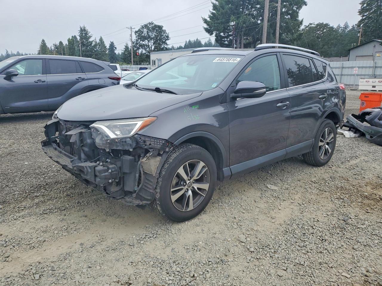 2016 Toyota RAV4 XLE, VIN 2T3RFREV1GW532314 — Rear end
