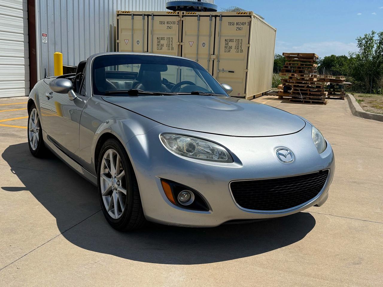 2009 Mazda MX-5 Miata Sport, VIN JM1NC26F290204381 — Normal wear