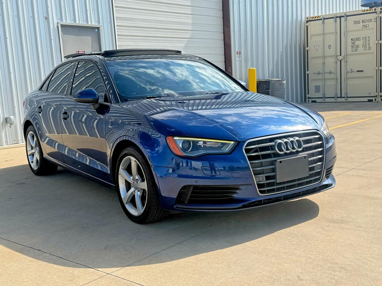 2016 Audi A3 Premium, VIN WAUA7GFF8G1019143 — Мелкие вмятины и царапины