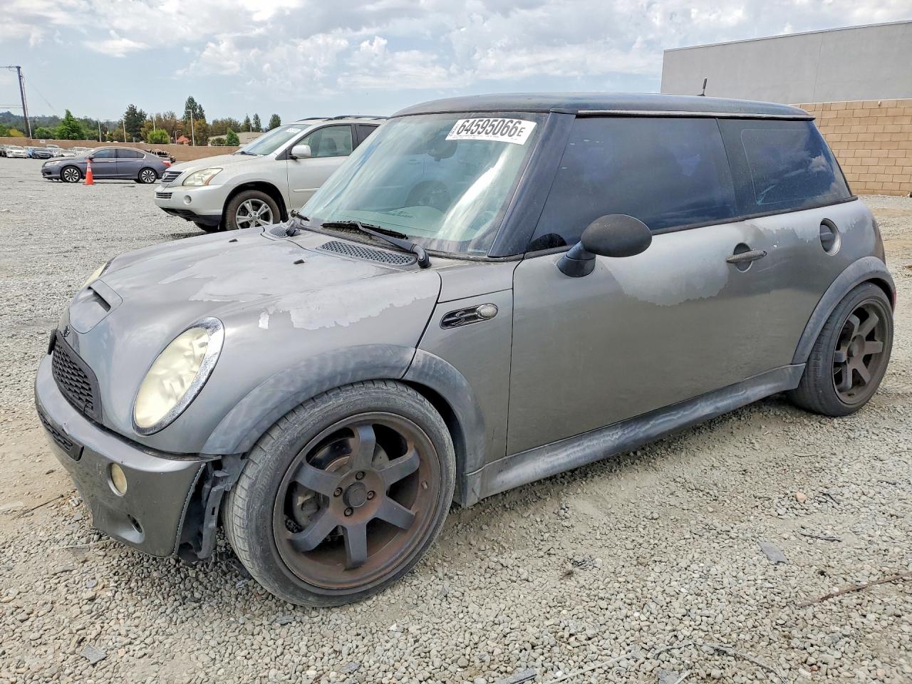 2005 MINI Hardtop S, VIN WMWRE335X5TL12461 — Механическое