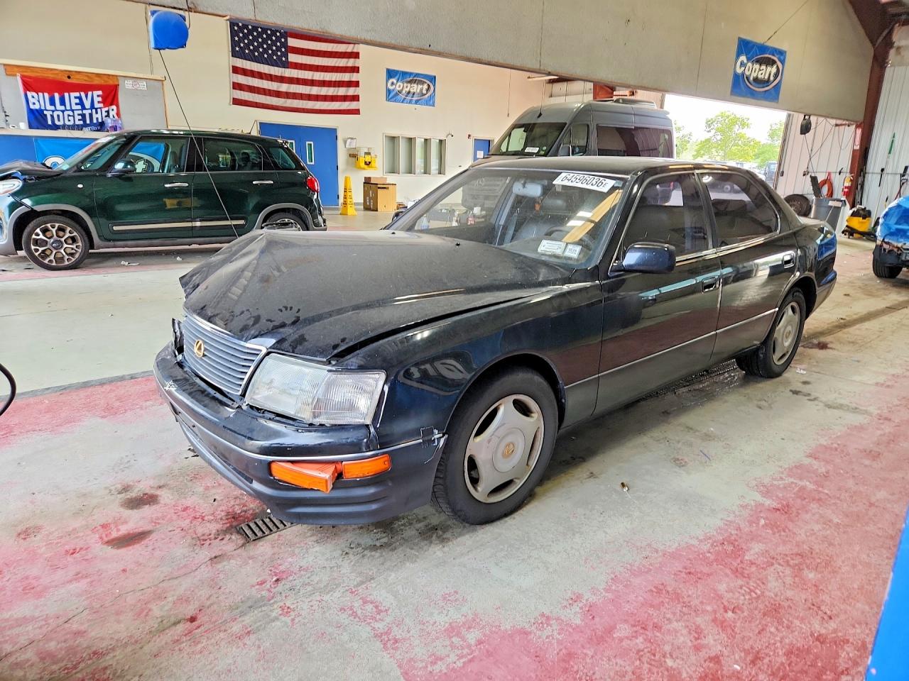 1997 Lexus LS 400, VIN JT8BH28F3V0097691 — Перед