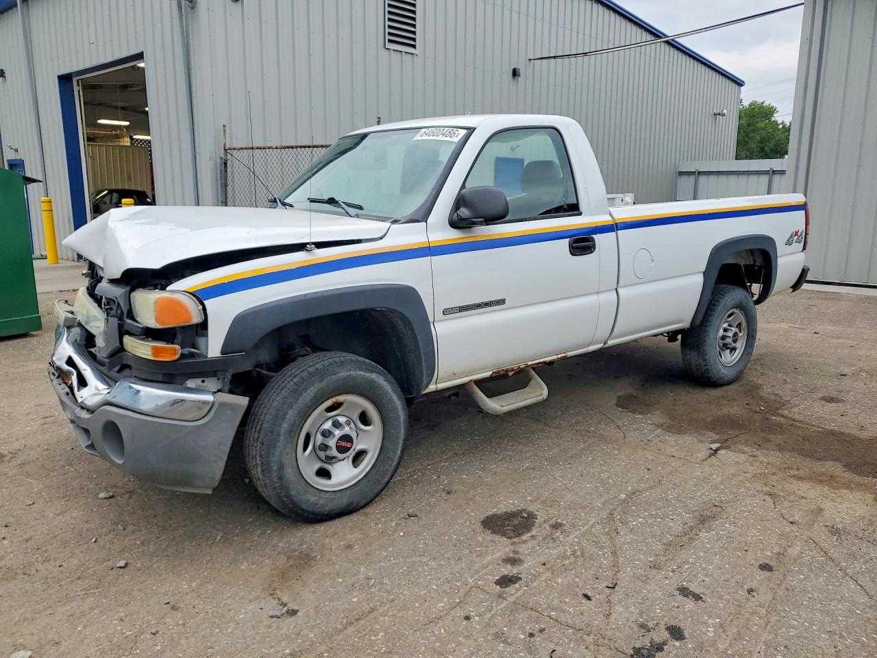 2004 GMC Sierra 2500HD Work Truck, VIN 1GTHK24U54E298012 — Перед