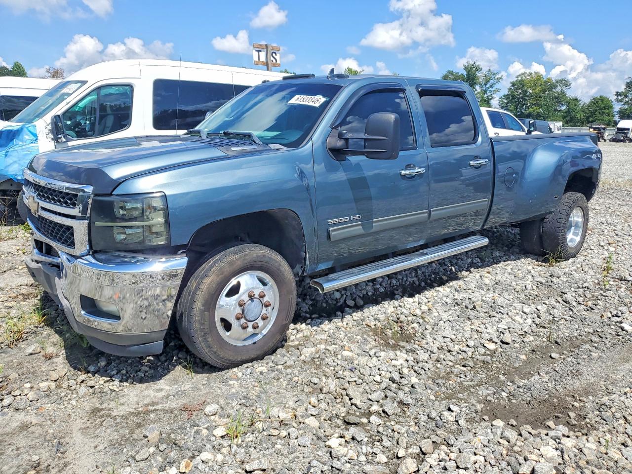 2011 Chevrolet Silverado 3500HD DRW LTZ, VIN 1GC4K1C8XBF238148 — Фото с аукциона 1 of 4