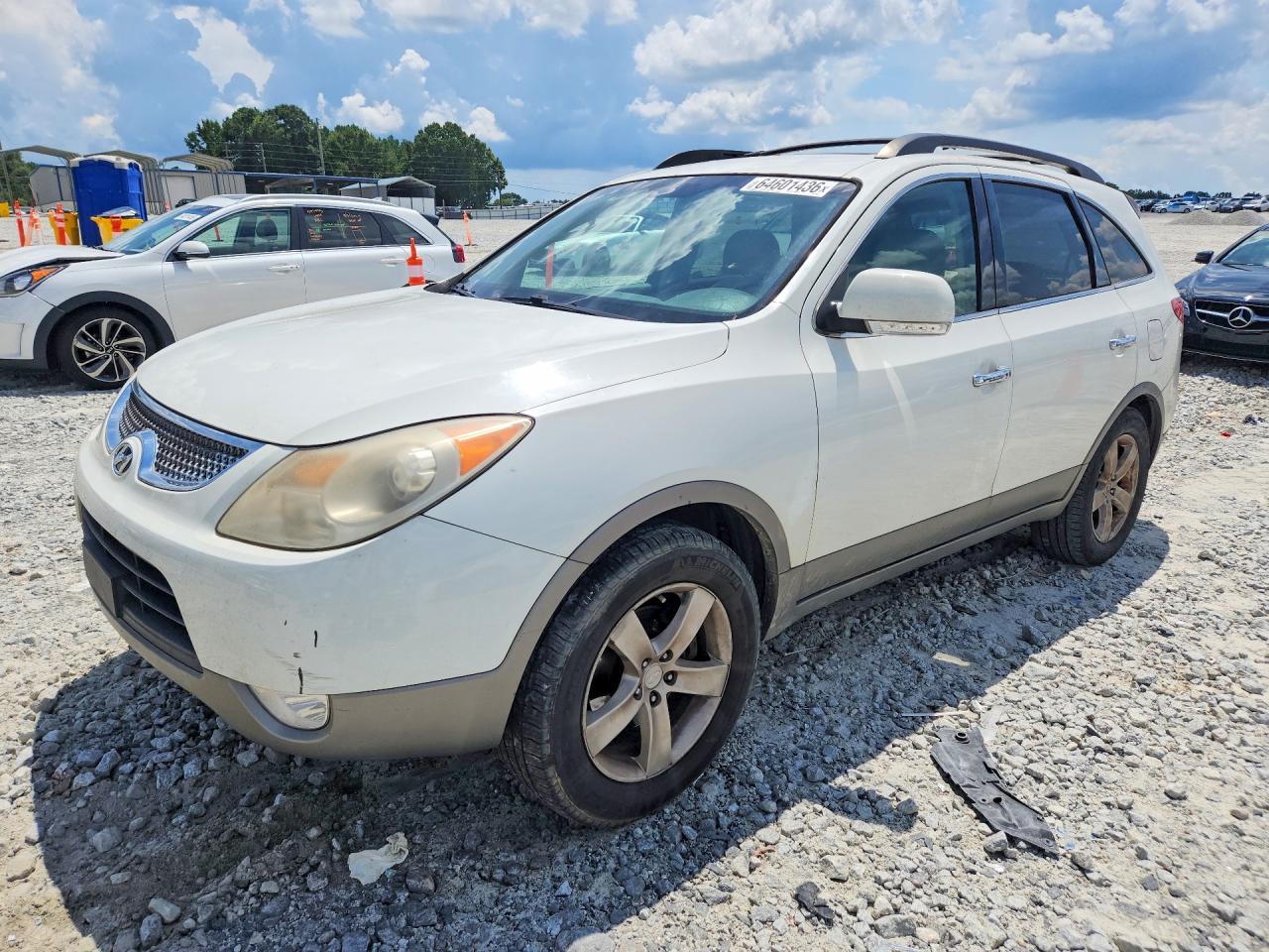 2011 Hyundai Veracruz Limited, VIN KM8NU4CCXBU170042 — Side